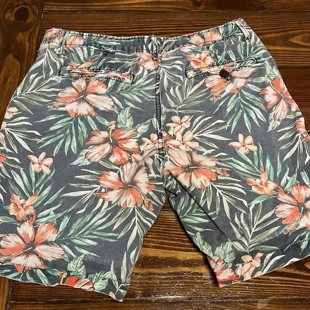 NWOT Aeropostale Mens Hawaiian Pattern Shorts Size 31